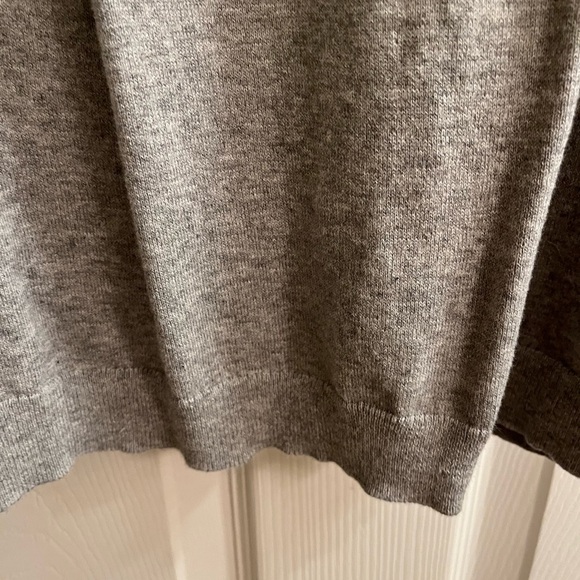 ANN TAYLOR~ GRAY DETAIL TOP~SMALL - Picture 4 of 9